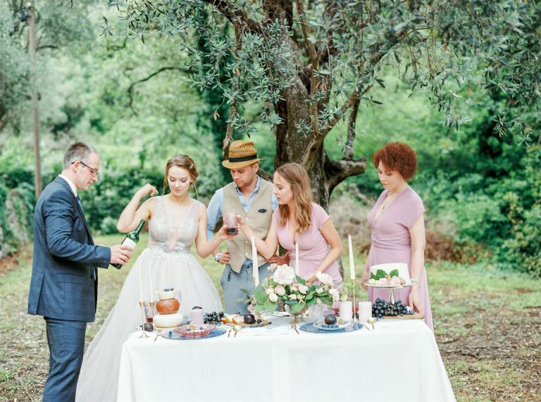 Kostenloses Stock Foto zu anzug, blumengesteck, braut