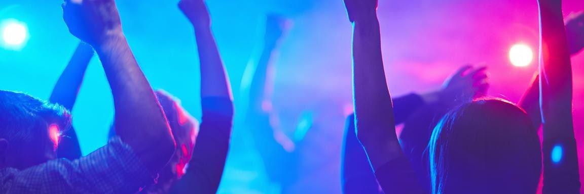 Ausgelassen bis in den frühen Morgenstunden oder mit Musik als Unterhaltung zum geselligen Zusammentreff zu Ihrem Geburtstag - mit meiner Erfahrung unterstütze ich Sie gern.