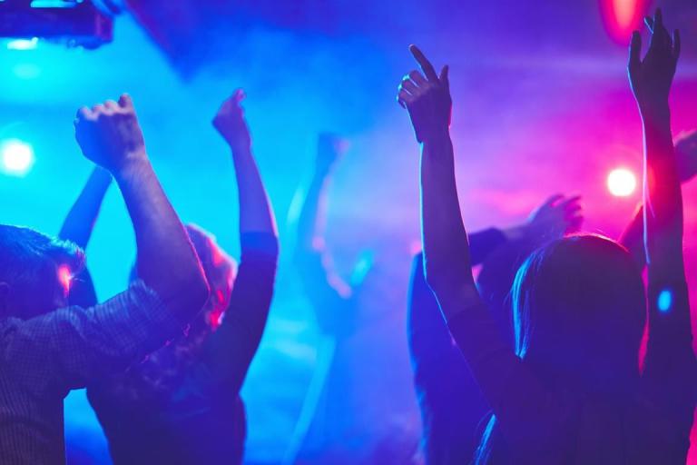 Ausgelassen bis in den frühen Morgenstunden oder mit Musik als Unterhaltung zum geselligen Zusammentreff zu Ihrem Geburtstag - mit meiner Erfahrung unterstütze ich Sie gern.